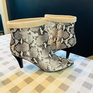 42 GOLD Ojai Leather Snake Print On Ankle Booties 9